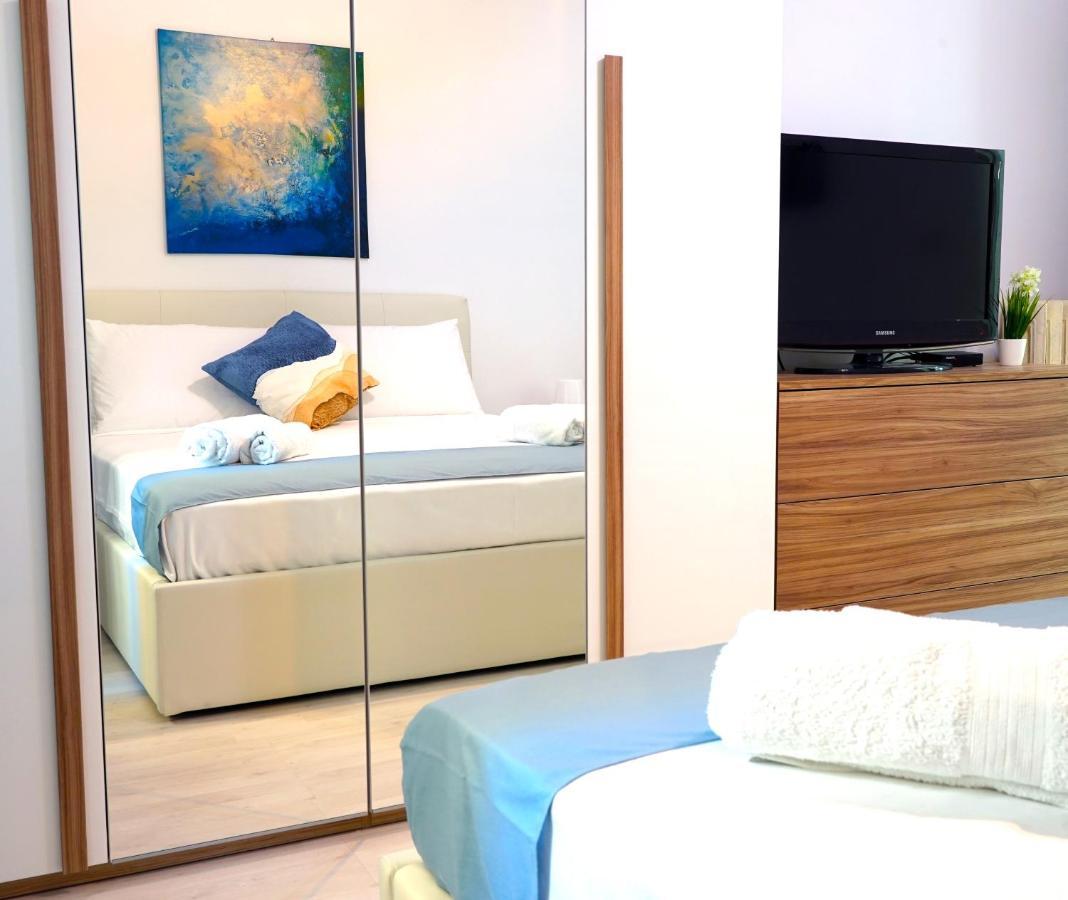 Apartament Hostly - Vittoria House - Near The Center With Private Parking Neapol Zewnętrze zdjęcie