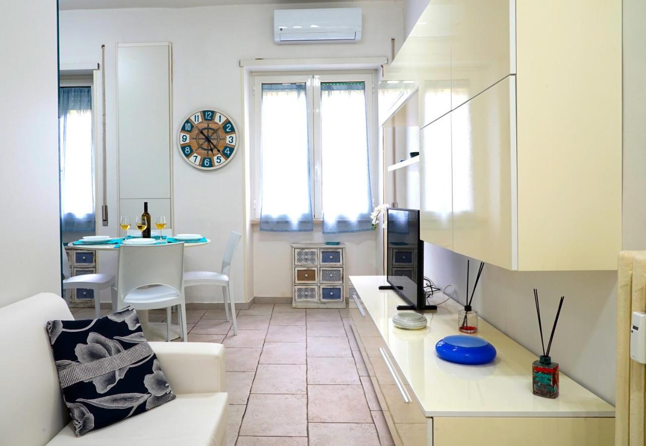 Apartament Hostly - Vittoria House - Near The Center With Private Parking Neapol Zewnętrze zdjęcie