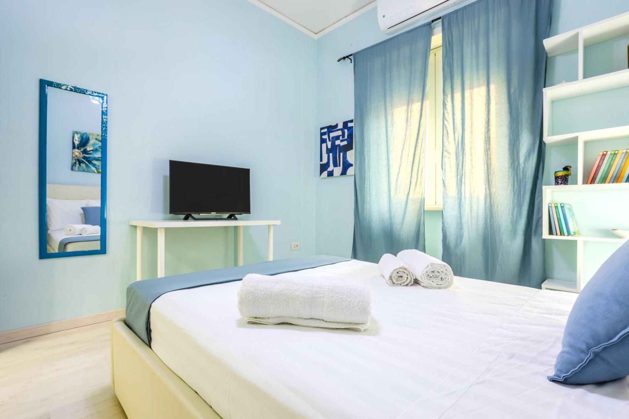 Apartament Hostly - Vittoria House - Near The Center With Private Parking Neapol Zewnętrze zdjęcie